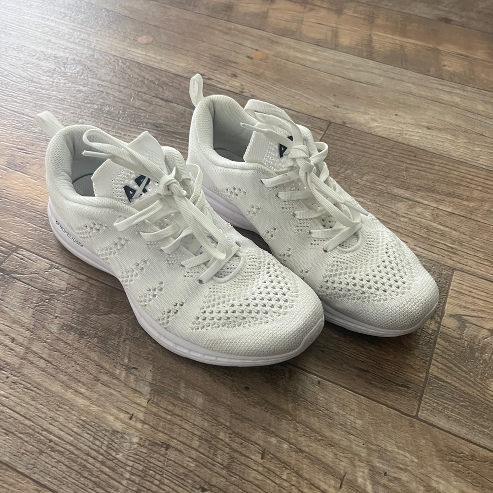 APL Techloom Pro White Shoes